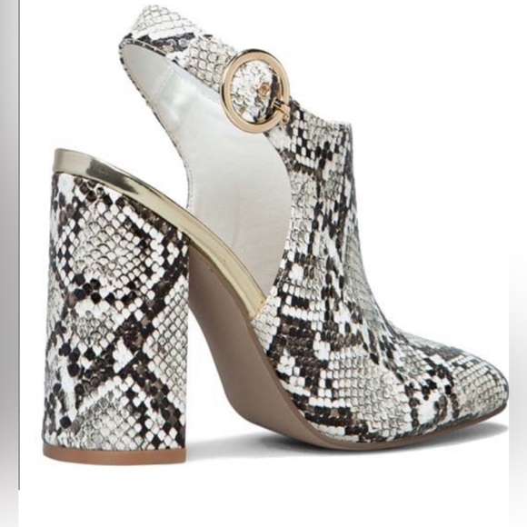 White Snake-Embossed Aalia Pump - Shoe Dazzle- US 9.5 - Picture 3 of 6